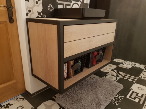 Meuble salle de bain en bois et métal, structure acier et face en chêne massif